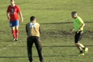 (HIT VIDEO) ČARI SEOSKOG FUDBALA U SRBIJI: Ma, KAKAV VAR - tu je kamerman!