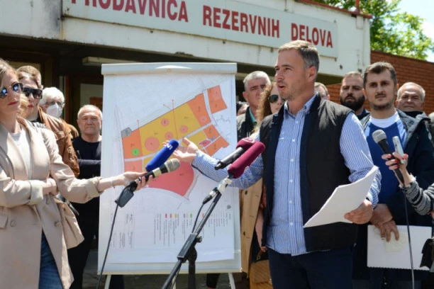 JASTREB VUKA JEREMIĆA BI DA SVALI KRIVICU ZA PROPAST IMT NA SADAŠNJU VLAST! Umesto odgovora Aleksić deklamuje pesmicu