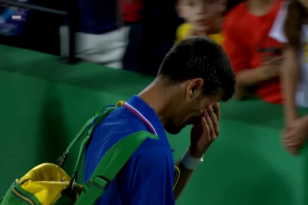 KATASTROFA: Novak povredio koleno pred Australijan open! Jedva se kreće, ovo ne sluti na dobro (VIDEO)