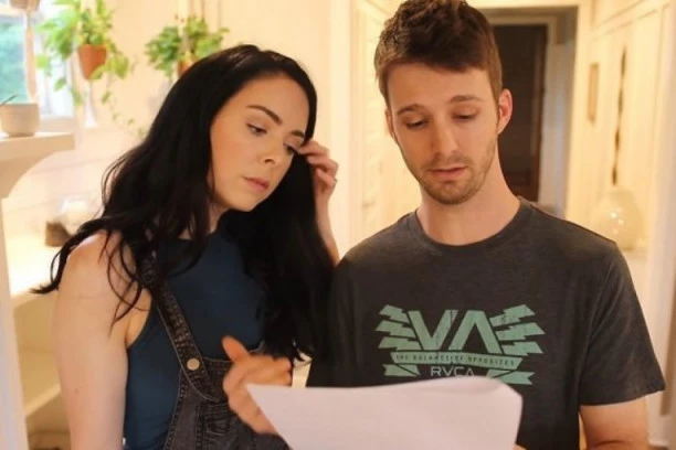 STIŽU IM PRETNJE SMRĆU: Otišli da usvoje dete, ali kad su čuli šta NE SMEJU da rade s njim - ODMAH SU ODUSTALI!