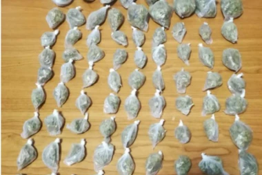 NAĐENI PAKETIĆI I VAGICA KOD REKE U LESKOVCU: Muškarcu određeno zadržavanje u policiji