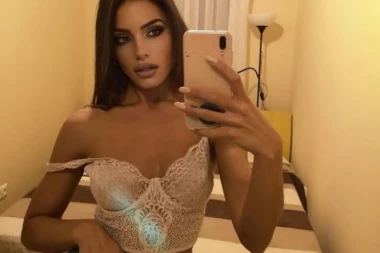 (FOTO) VRELE FOTKE BEBE KRUŽEVIĆ ZAPALILE INSTAGRAM: Lalatović gubio razum zbog dekoltea - portparolka Vojvodine u MINIJATURNOM KUPAĆEM!