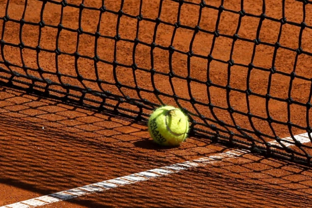 ISPAO NOVAKOV VELIKI RIVAL: Višestruki GREND SLEM šampion ELIMINISAN sa Rolan Garosa!