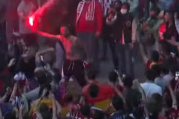 UŽAS U PRESTONICI: Tinejdžer (14) TRAGIČNO nastradao tokom proslave titule!