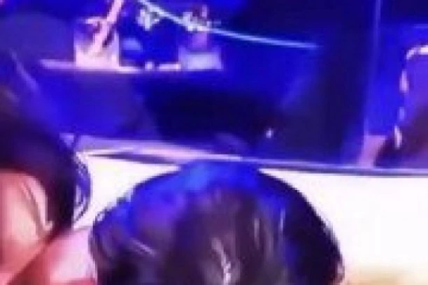 (FOTO, VIDEO) NAKON ŠTO JE UHVAĆEN DA JE ŠMRKAO KOKAIN PRED MILIONIMA, pobednik Evrovizije se SRAMOTNO BRANIO PRED NOVINARIMA!