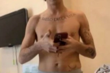 (FOTO) IAKO JE CEO SVET POLUDEO ZA SRCELOMCEM DEMIJANOM, ON VOLI SAMO NJU: Italijanova verenica PREZGODNI MODEL DONJEG VEŠA!