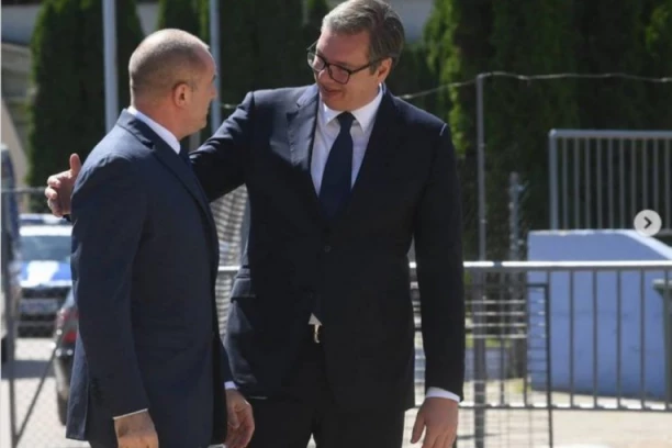 VUČIĆ SE SASTAO SA PREDSEDNIKOM BUGARSKE! Zastave dobrodošlice u Dimitrovgradu!