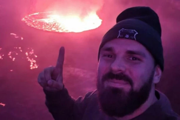 (FOTO) KRISTIJAN BIO NA RUBU KRATERA, ČUDO GA SPASLO UŽARENE LAVE! Evo šta je uradio pred samu erupciju Njiragongoa, SVET U ŠOKU!
