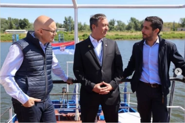 PRVI BROD PRISTAO NA OBNOVLJENO PRISTANIŠTE U NOVOM SADU! Investicija od 500.000 evra!