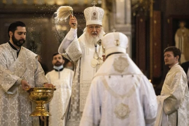 ŽENE, NE UBIJAJTE NEROĐENU DECU, CRKVA ĆE IH UZETI! Patrijarh Kiril se obratio Ruskinjama, pa upozorio: SVE NAS JE MANJE!