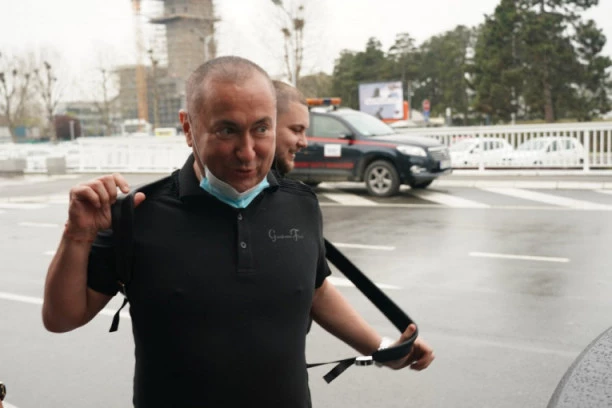 IZBIO HAOS NAKON SKANDALOZNOG SNIMKA:  Nakon što je uhvaćen kako pije iz cipele,  Đani se odlučio na drastičan potez, SLEDI TUŽBA POZNATOJ VODITELJKI?