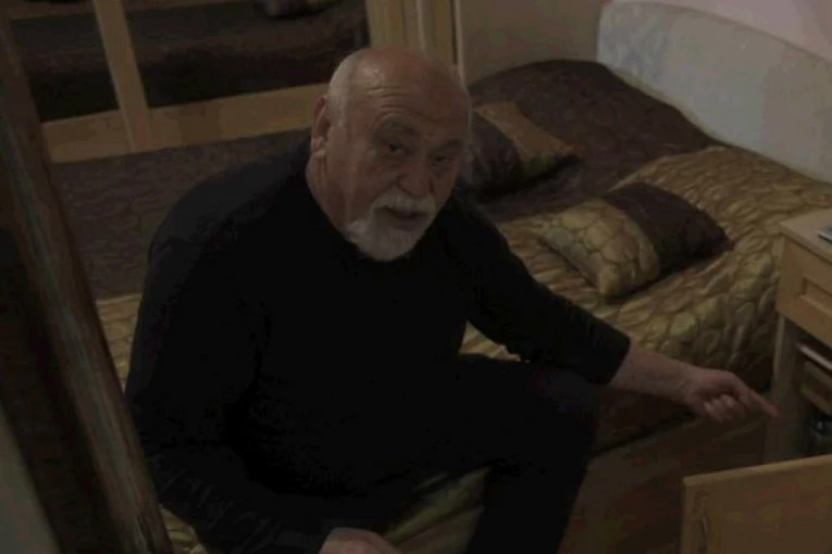 (FOTO, VIDEO) BIVŠA MINISTARKA I NJEN SUPRUG OSTALI BEZ PARA ZA LETOVANJE! Ranko Dejanović o haosu koji je zatekao u stanu posle pljačke!