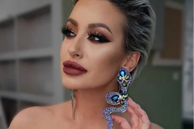 DUŠICA JAKOVLJEVIĆ SE RASPLAKALA U EMISIJI: Dobila poruku od prijatelja, pa pukla pred kamerama!