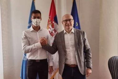 GRADONAČENIK NOVOG SADA ČUVA TALENTE: Vučević pomaže mladom atletičaru Beljanskom!