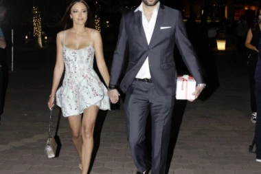 PRIJOVIĆKA POKAZALA PORODIČNU FOTOGRAFIJU: Pevačica objavila supruga i sina i sve raznežila!