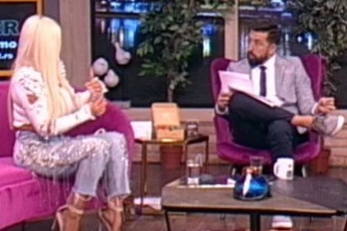 (FOTO) VELIKA TRAGEDIJA U PEVAČICINOJ PORODICI: Dara Bubamara rasplakala se u emisiji dok je govorila o njima!