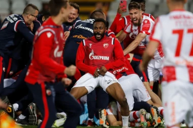 (VIDEO) KANGA SE UHVATIO ZA MEĐUNOŽJE: Detalj posle finala Kupa koji je SVIMA PROMAKAO!