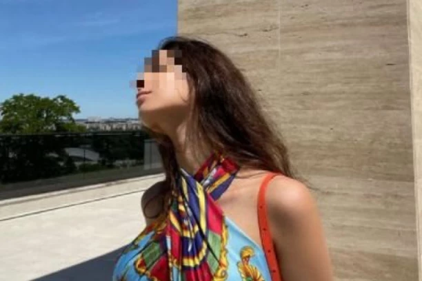 (FOTO) ĐINA U NIKAD PROVOKATIVNIJEM IZDANJU! Ćerka HARISA DŽINOVIĆA pokrila obline samo svilenom trakom!