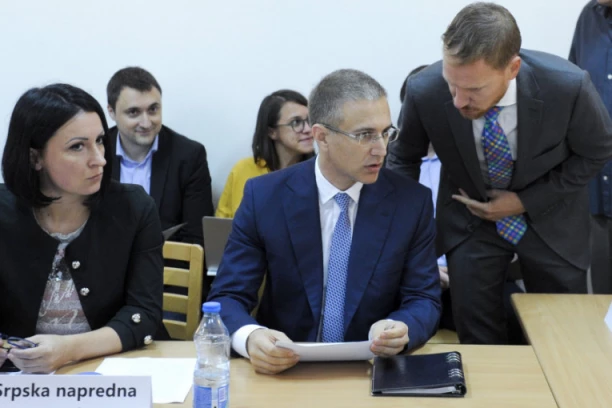 OD NAJAVLJENE BLOKADE PUTEVA, VIDESMO SAMO BLOKADU MOZGA! Oglasila se Vladanka Malović uz prigodnu sliku JANKA VESELINOVIĆA! (FOTO)