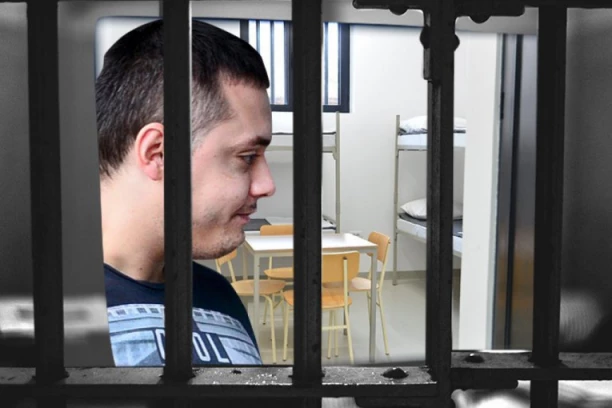 DOŠLA CRNIM BMW-OM! Velju Nevolju posetila žena pred suđenje! Bodrila ga cela DVA SATA!