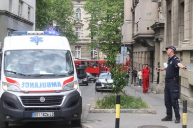 HOROR U KRALJEVU: Beba stara godinu i po dana pala sa drugog sprata zgrade