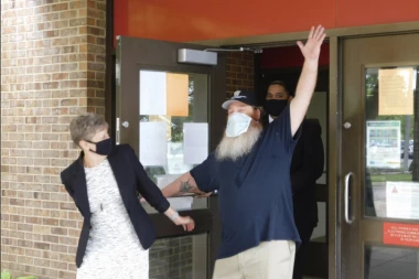 (FOTO, VIDEO) NEVIN PROVEO 32 GODINE NA ROBIJI! Optužili su ga za ubistvo, a onda se posle 27 godina pojavio KLJUČNI DOKAZ!