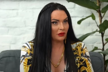 (FOTO) ELEKTRA ELIT MISLI NA VAS: Novi posao pevačice potpuno će vas ŠOKIRATI!