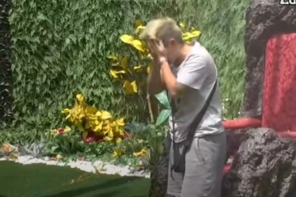 (VIDEO) UMRO JE JAKO MLAD, BILA SAM VEZANA ZA NJEGA: Matora porogovorila  PORODIČNOJ TRAGEDIJI, RASTUŽILA SVE!