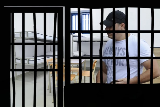 IMAJU POMOĆ I U ZATVORU! U ćeliji telohranitelja Velje Nevolje nađen mobilni telefon!