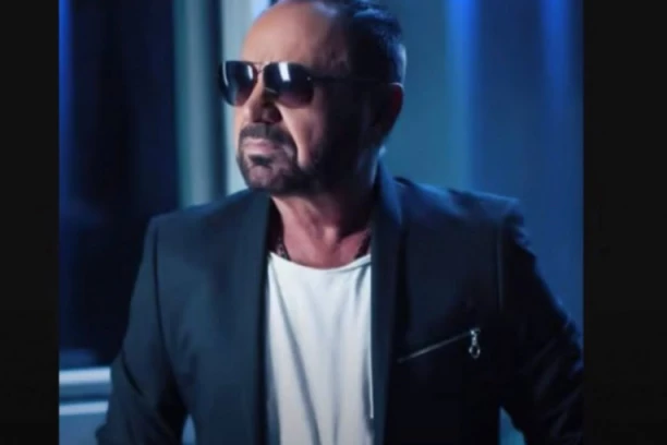 Luksuzna vila Mileta Kitića vredi 550.000 EVRA! Sve u mermeru i zlatu, a na sred kuće BAZEN! (FOTO)