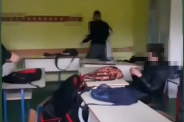 "ON DECU DAVI, A  MAJKA GA ŠTITI": Ceo razred nedeljama ne ide u školu zbog DEČAKA NASILNIKA, roditelji očajni: "Ostaje nam jedino štrajk!"