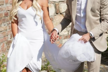 SVADBA IZ BAJKE: Fudbaler Filip Mladenović oženio dugogodišnju devojku, a NATPIS NA NJENOM VELU ODUŠEVIO!