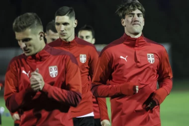 STOJKOVIĆ U VELIKOM PROBLEMU PRED LUKSEMBURG: Uzdanica Fiorentine i reprezentacije PROPUŠTA MEČ!