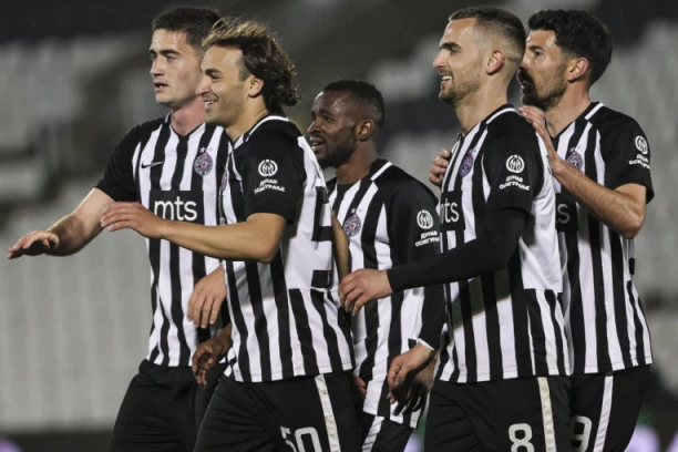 GROBARI BUKVALNO U DELIRIJUMU ZBOG GOLGETERA: Jedan od NAJBOLJIH stranaca ikada se VRAĆA u Partizan!