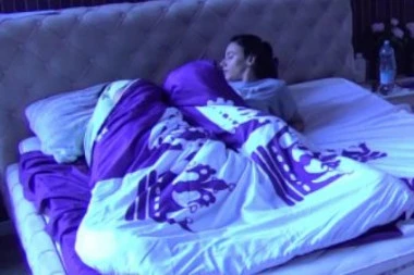 KRISTIJANA OSTAVILA LJUBAVNICA: Ljubomora dostigla vrhunac, PA JE NA KRAJU KULMINIRALO NASRED SPAVAĆE SOBE!