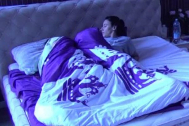 KRISTIJANA OSTAVILA LJUBAVNICA: Ljubomora dostigla vrhunac, PA JE NA KRAJU KULMINIRALO NASRED SPAVAĆE SOBE!