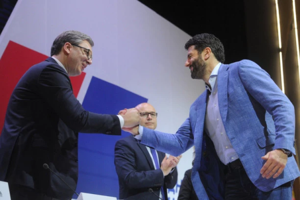 ZAJEDNIČKA DEKLARACIJA SNS I SPAS: Pogledajte šta piše u dokumentu koji su potpisali!