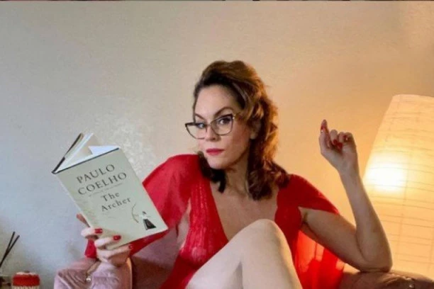 UDOVICA POSTALA PROFI LJUBAVNICA! Ima toliko posla da ne zna gde će pre (FOTO)