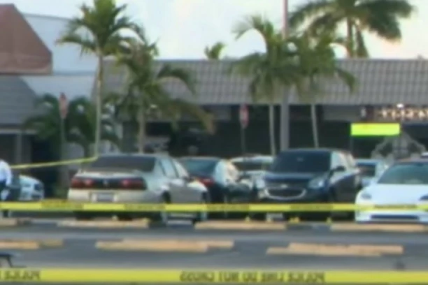 (VIDEO) ŽEŠČA PUCNJAVA U MAJAMIJU: Izašli iz terenca, pa REŠETALI LJUDE! Desetine povređenih, IMA I UBIJENIH