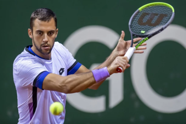 DOBAR POČETAK: Laslo Đere počistio Kanađanina sa terena - odlučujuće borbe tek slede!