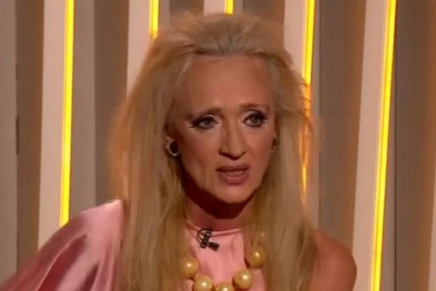 ON JE MUŽ BEBI DOL: Godinama ga krije u tajnosti, a prava je misterija!