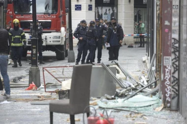 EKSPLOZIJA U BEOGRADU! Radnik poslastičarnice unakažen, lekari mu se bore za lice!