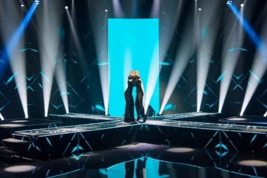 (VIDEO) SPOJ DVE VATRENE PLAVUŠE NAPRAVIĆE KATAKLIZMU: Pogledajte ove savršene obline poznatih pevačica PO PRVI PUT ZAJEDNO U KOMBINACIJI!