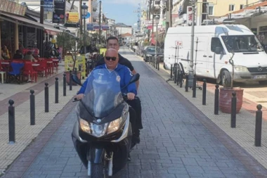 (VIDEO) Svi se pitaju gde je Dačić? PALMA NA MOTORU U GRČKOJ, ČEKA DA LEKARI DOĐU!