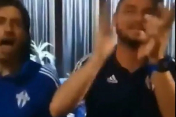 (VIDEO) NEZAPAMĆENA LUDNICA U PODGORICI: Igrači Budućnosti pevali "Idem preko zemlje Srbije", bivši član Partizana NAJGLASNIJI!