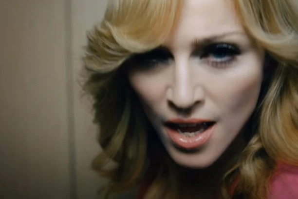 POTRESNE REČI POKOJNOM BRATU: Madona se oprostila javno od Entonija, suze ne prestaju da liju! (FOTO)