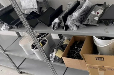 (FOTO) OSTALI I BEZ LIČNOG AUTA! Višemilionska zaplena na Horgošu!