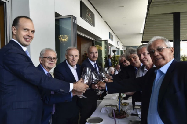 Supreme Steak u Galeriji mesto svih dešavanja: Džaja proslavio 75. rođendan