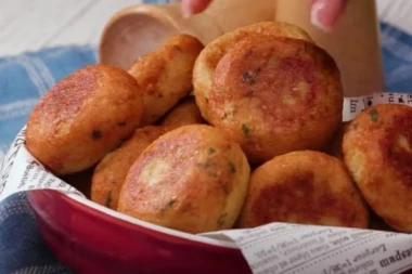 (VIDEO) Spremite brzu i ukusnu večeru: UŠTIPCI BEZ BRAŠNA, omiljeno jelo na drugačiji način!