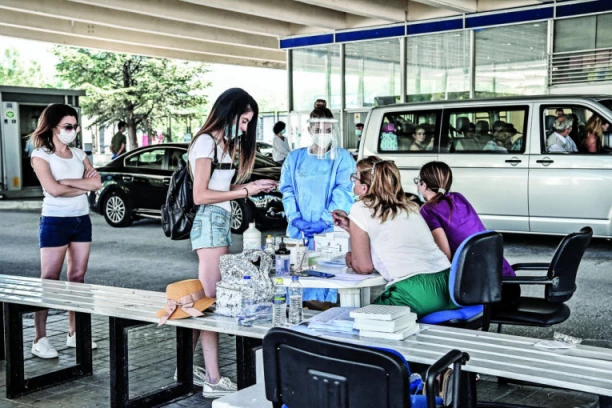 OVAKO ĆE SRBI PUTOVATI NA MORE DO KRAJA SEZONE: Naši građani će u Grčku moći da uđu pod OVIM uslovima!